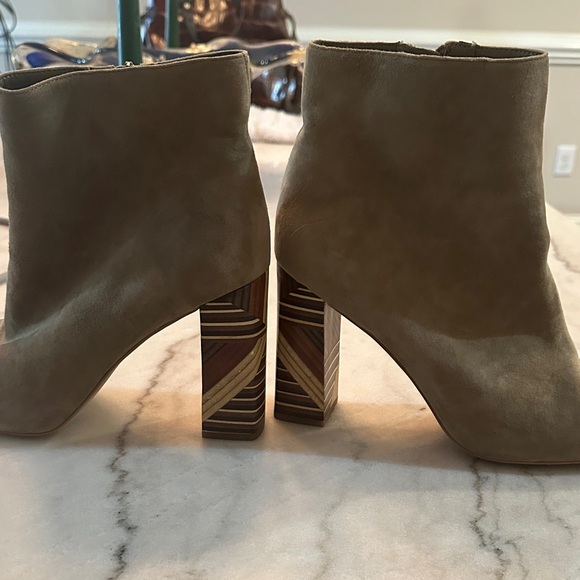 Vince Camuto Stylish Suede Tan Ankle Boots With Fun 4” Heels - Picture 3 of 10
